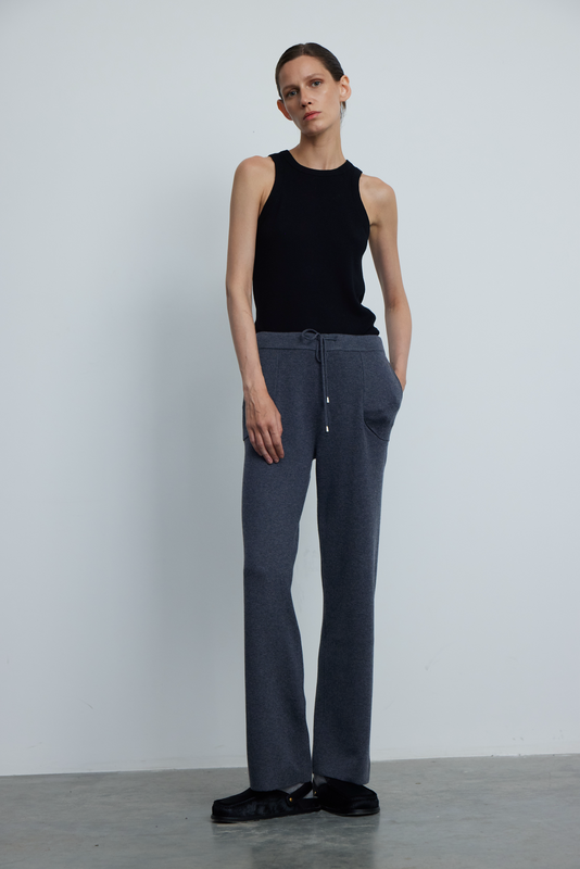 KNIT TROUSERS WITH A WAIST TIE