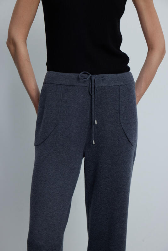 KNIT TROUSERS WITH A WAIST TIE